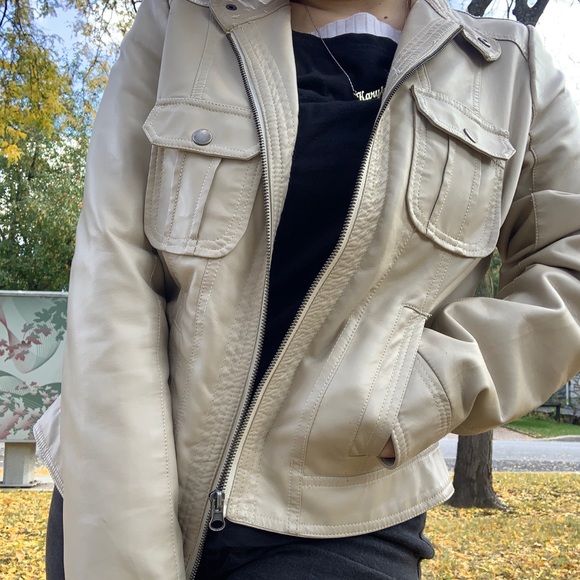 • Suzy Cream Jacket • - Picture 1 of 5